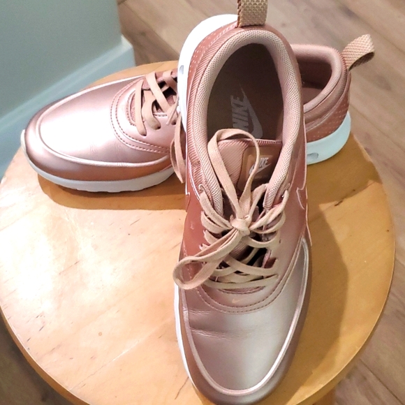 Nike Air Max Thea - Rose Gold size 8 NWOT - Picture 3 of 6